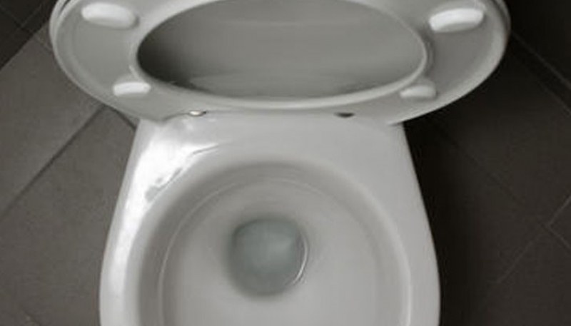 Затваряйте капака на тоалетната чиния, преди да пуснете водата!