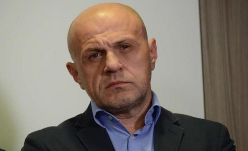 Като гледам актуалните политически жанрове, трябвало е да уча Photoshop