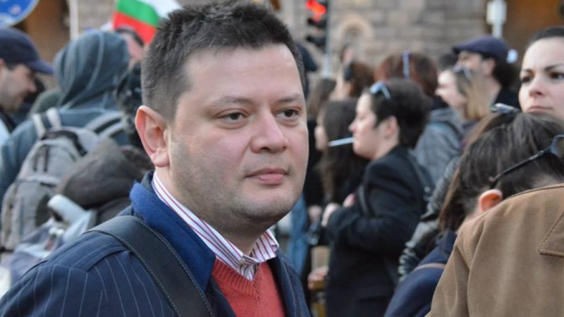 Замерянето с яйца и питанията за ковчези секнаха като по команда! Защо ли? ВИДЕО