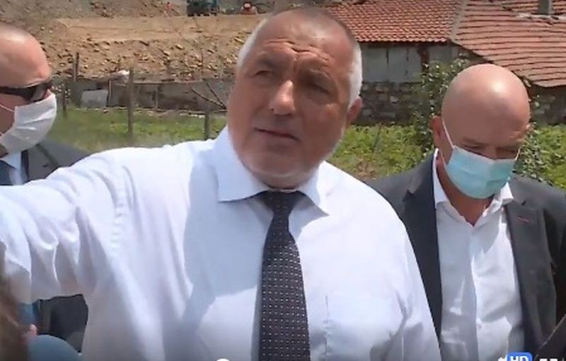 Борисов спешно инспектира тунела със затиснатите работници: Господ ги спаси!