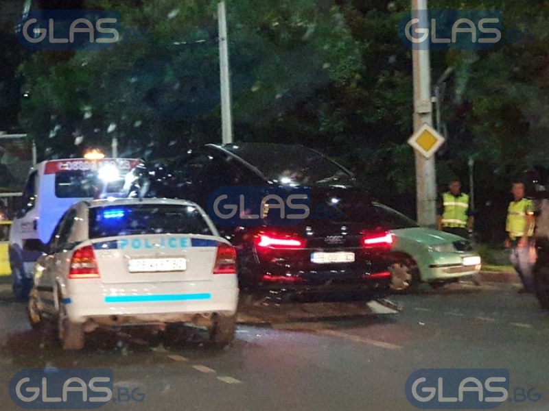Джип ауди помля лека кола на Панаира в Пловдив СНИМКИ