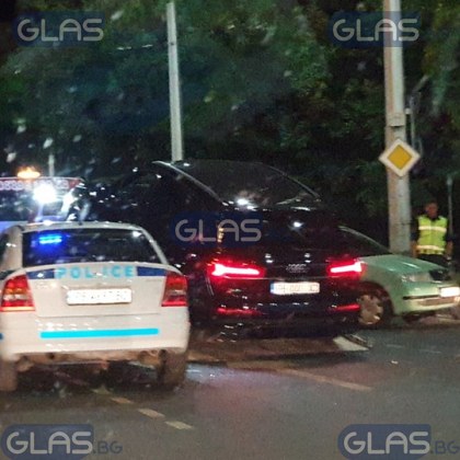 Джип ауди помля лека кола на Панаира в Пловдив СНИМКИ