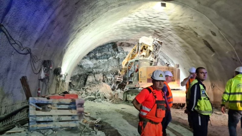Прокуратурата разследва инцидента със затрупаните в тунела на АМ „Струма