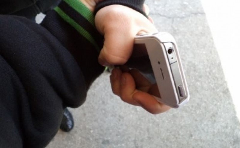 19-годишен открадна телефоните на две деца в Пловдив, заплашил ги!