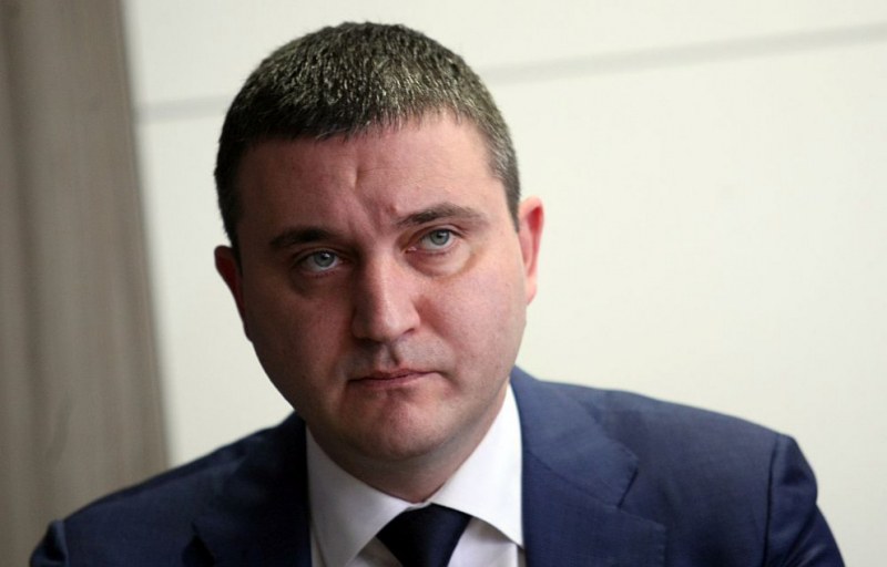 Комисията за хазарта услужливо е одобрявала правила в интерес  на определени фирми