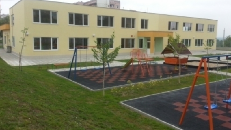 Майка и дете са заразени с COVID-19, затварят детска градина