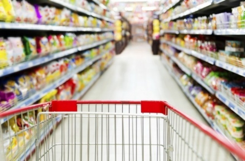 Обясниха с колко и защо плащаме повече за продуктите в магазина