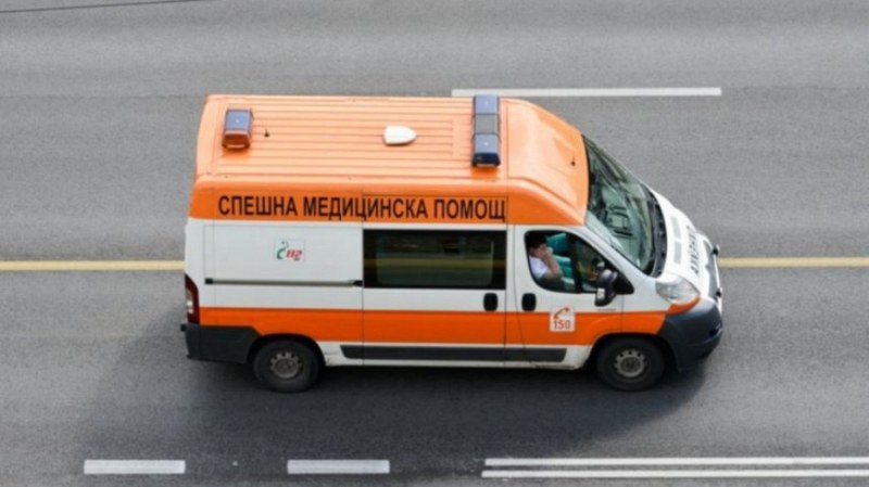 Тежка катастрофа! Мерцедес се преобърна след удар, водачът загина намясто