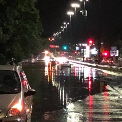 Известна водеща закъса в потопа, добри хора помогнаха