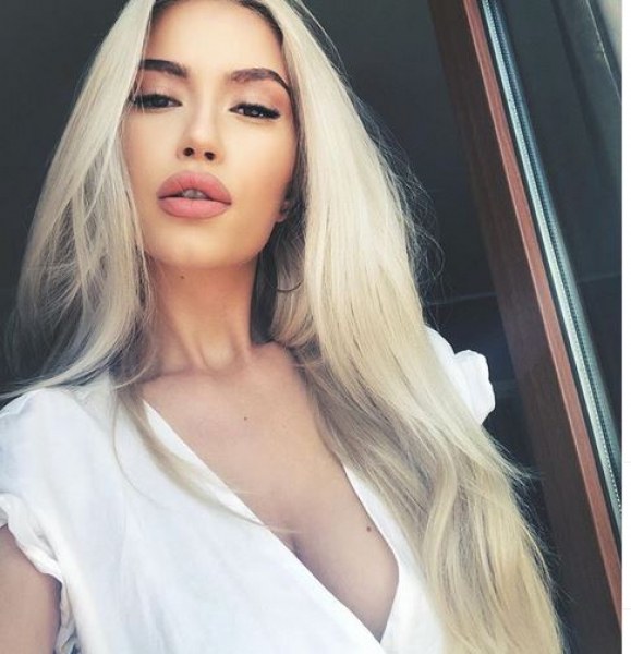 Тита остави дрехите настрани и феновете й полудяха  СНИМКА 18+