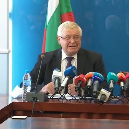 Затварят дискотеките, барове на открито до 50%!