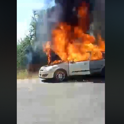 Кола гори на пътя Пловдив-Хасково, никой не спира!