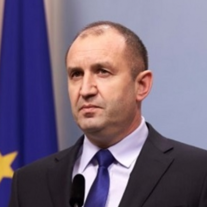 Радев иска оставката на шефа на НСО