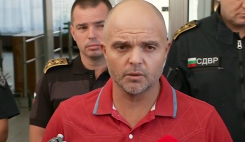Ивайло Иванов: Снощи имаше 18 задържани и трима пострадали полицаи!