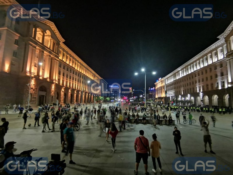 След повече от 8 часа протестиращите се разотидоха с 