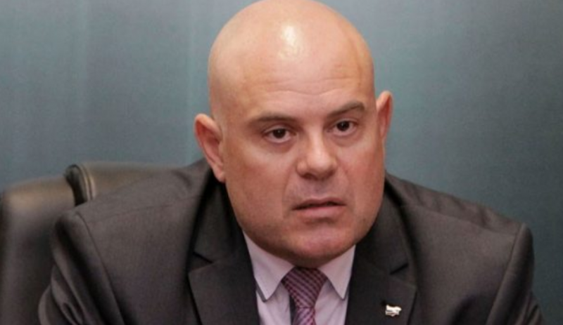 Никой не е над закона