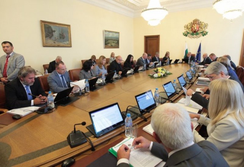 С трите нови оставки: 13 министри сменени от кабинета 