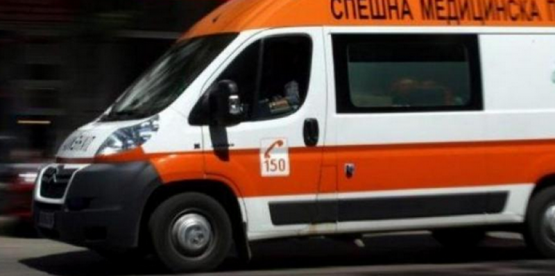 Камион и кола се удариха жестоко, 4-ма са тежко пострадали