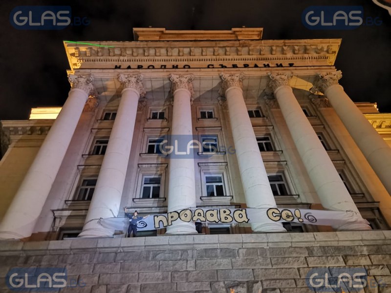 Маринов с подробности за снощния екшън на протестите, има 13 задържани