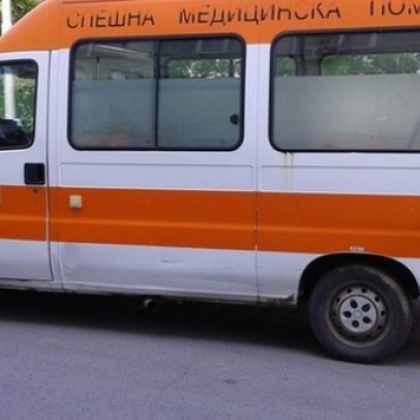 Кола блъсна 13-годишно момиче, с опасност за живота е