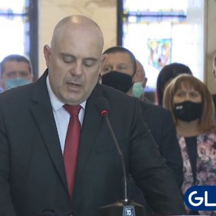 Не може всички проблеми в държавата да се прехвърлят на съдебната власт