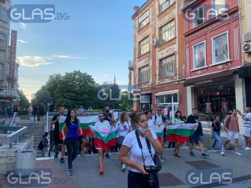 На протеста в Пловдив: Освиркаха жена, поискала подкрепа за президента