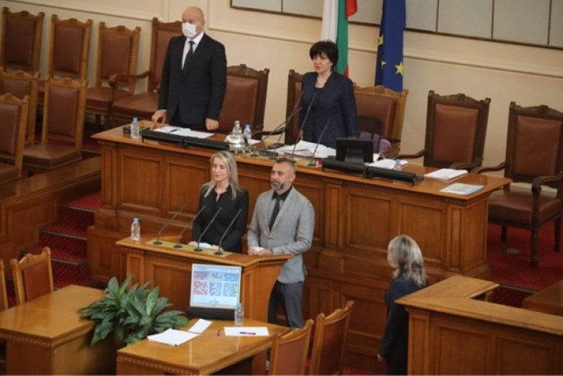 Новите депутати се заклеха в парламента