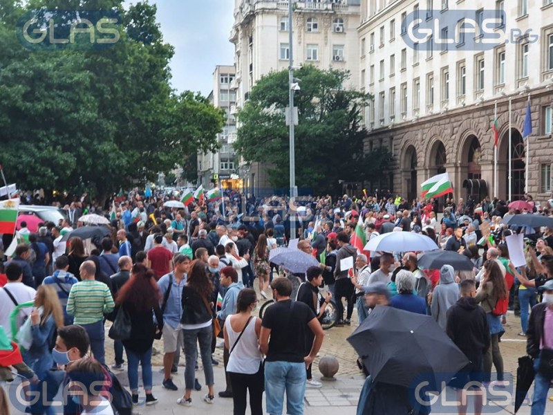 Ден 11: Протестиращите отново се събраха пред Президентството  СНИМКИ