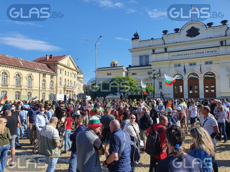 Обсъждат петия вот на недоверие