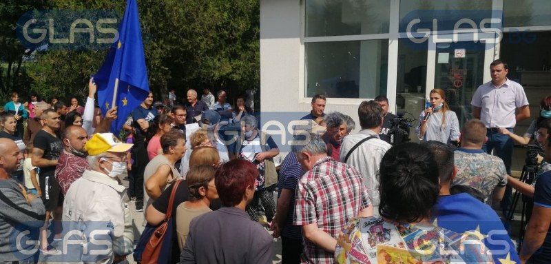 Протест блокира пътя София - Варна