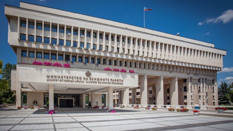 Външно с важно уточнение за новите мерки при влизане в Гърция!