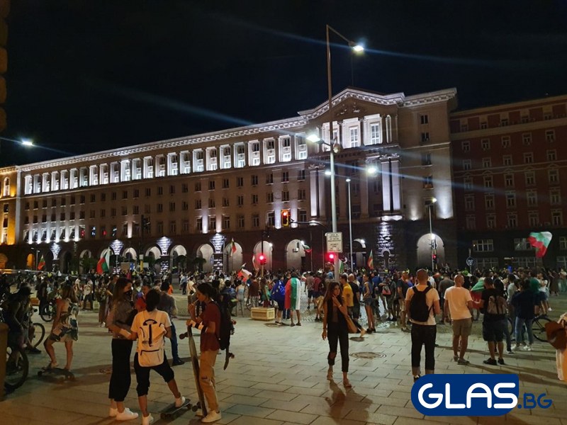 Не мина без шествие и в 13-ия ден от протестите  СНИМКИ