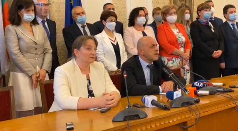 Вотът не мина, защото няма никакъв мотив и полза от организация на предсрочни избори