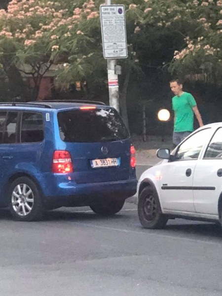 Нарязаха гумите на автомобил със стикер на инвалид! Извършителят отрича  СНИМКИ