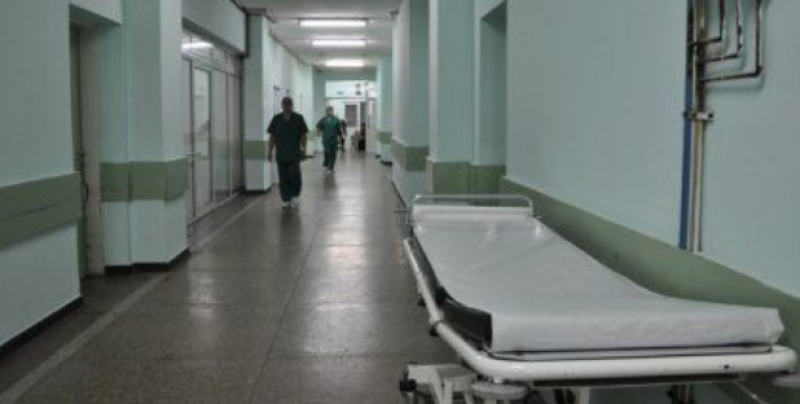Затвориха отделение на болницата в Карлово заради заразен с COVID-19