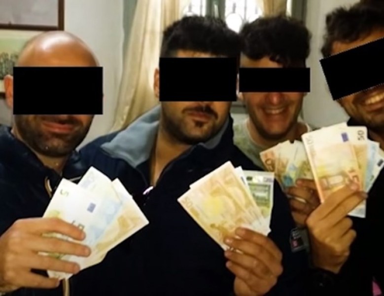 Арестуваха 7 полицаи за търговия с дрога и изнудване