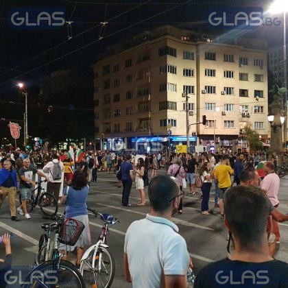 Протестиращите блокираха осем възлови места в столицата СНИМКИ