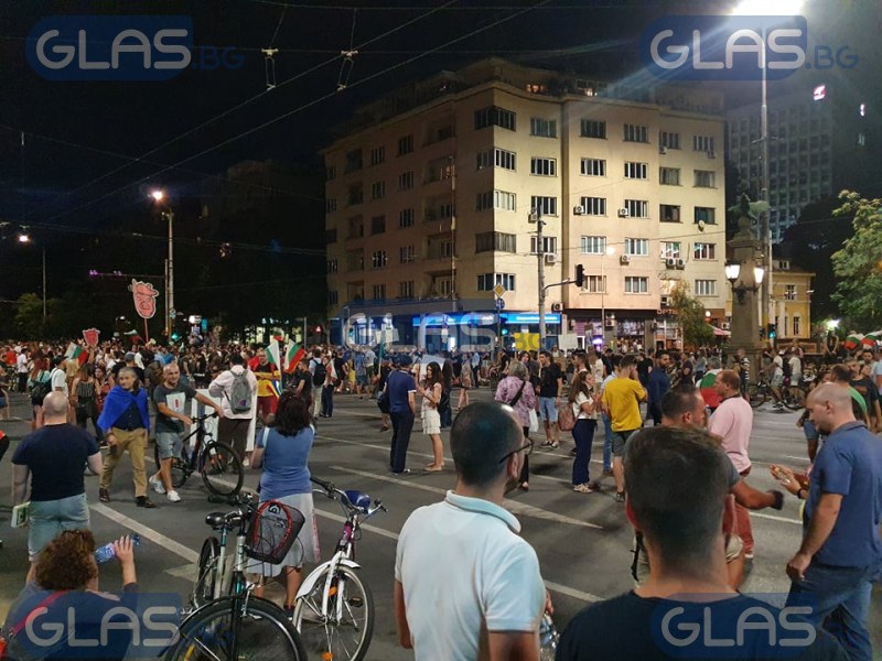 Протестиращите блокираха осем възлови места в столицата СНИМКИ