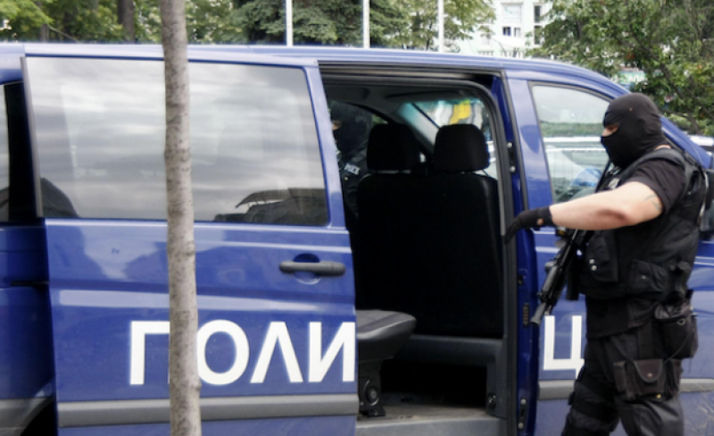 Петима мъже са арестувани при акция на Икономическа полиция - Пловдив