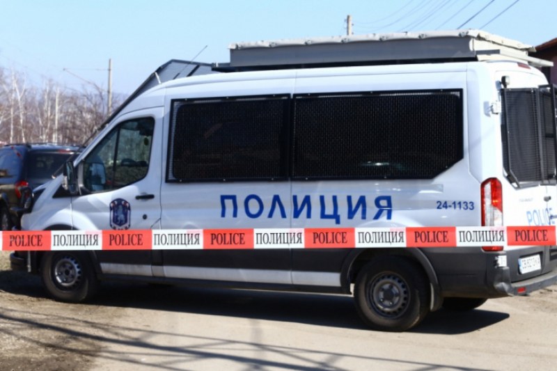 Мъж влачи приятелката си по улиците, след това я преби до смърт!