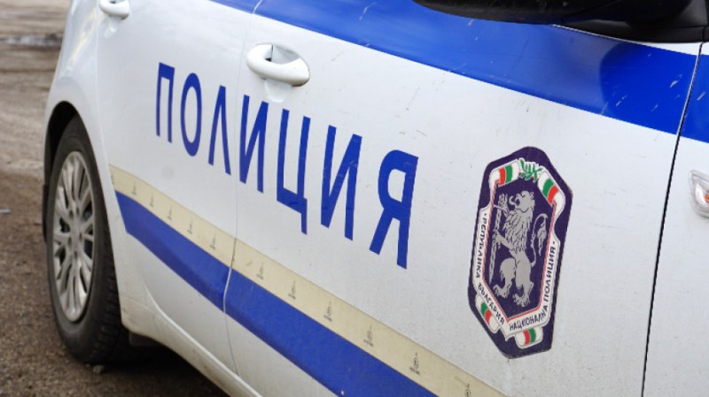 Работници започнаха ремонт на покрив без собственикът да знае, арестуваха ги
