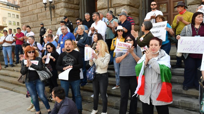 SOS ТУРИЗЪМ! Туроператорите излизат на протест
