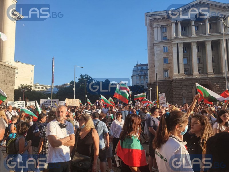 Ден 21-ви: Протестите в столицата продължават, София е блокирана  СНИМКИ