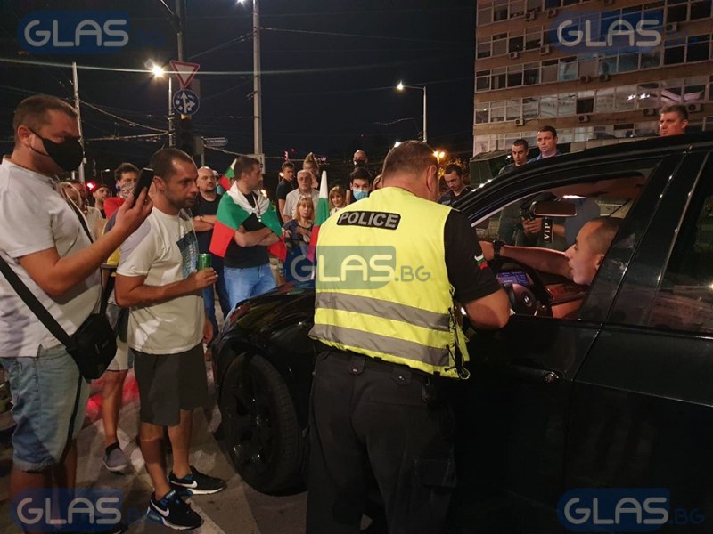Движението на колата, сътворила напрежение на протеста, е заснето от ВИДЕОрегистратор