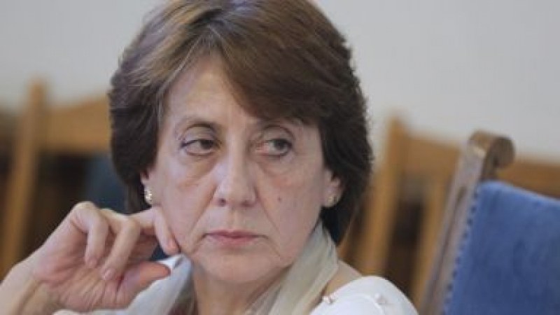 Оперираха ръката на екс премиерката Ренета Инджова
