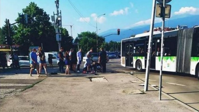 С ампутирана ръка, потрошен, но жив – мотористът от София