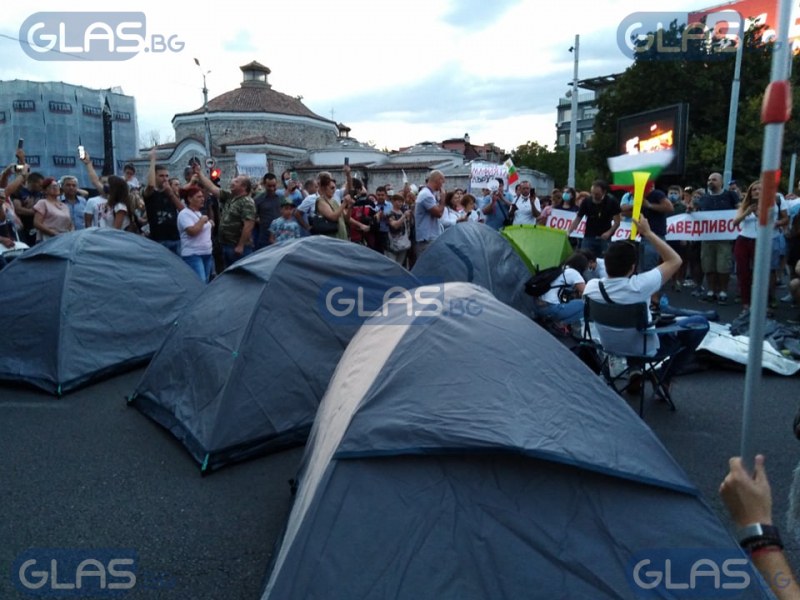Локомотив подкрепиха полицията - без палаткови лагери в Пловдив