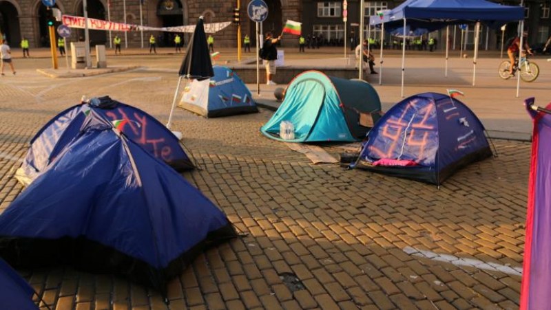 София, Пловдив, Варна… палатките на протестиращите – разчистени от полиция!
