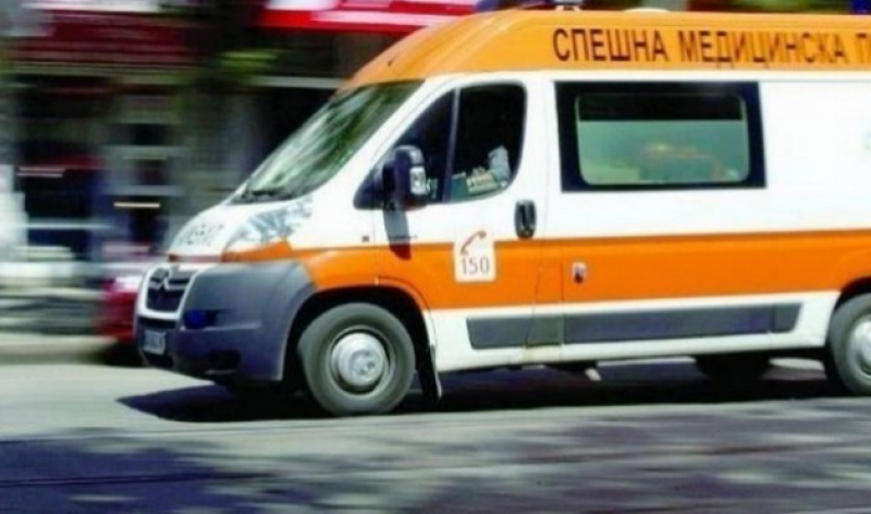 Кола блъсна тийнейджър в центъра на Пловдив... на пешеходна пътека!