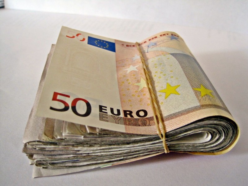 Скандално! Политици с държавни помощи от €600 за COVID кризата